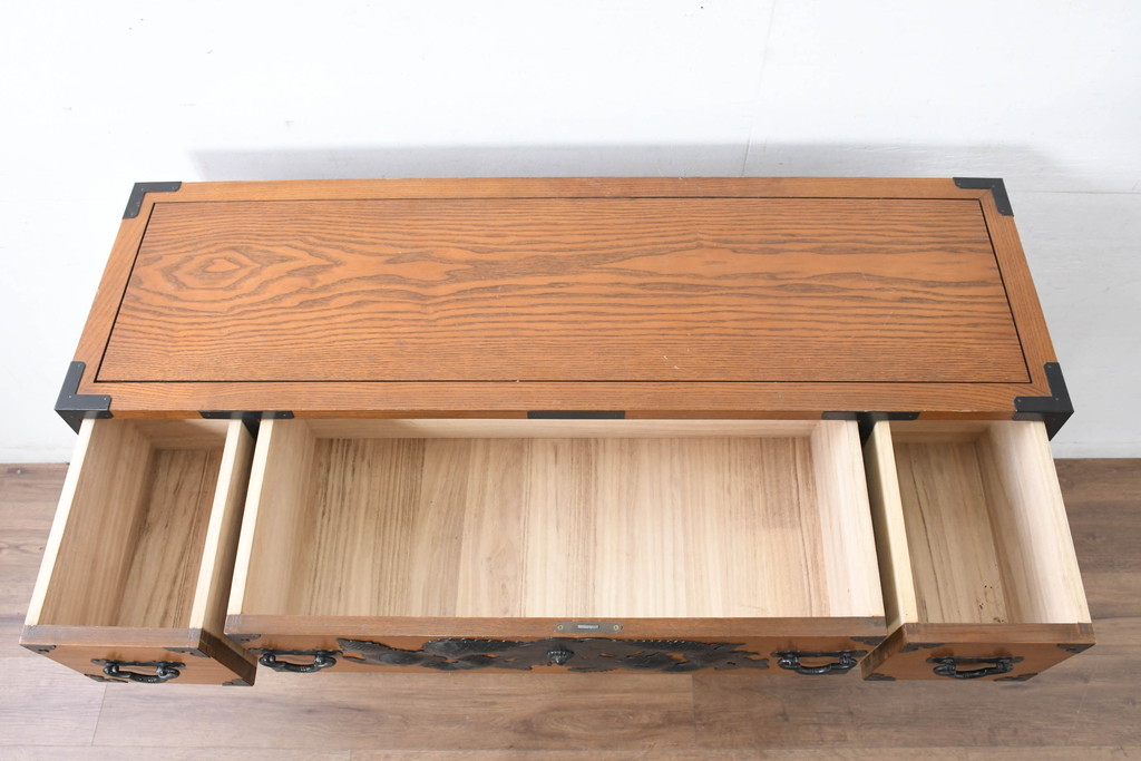 中古　美品　堂々とした佇まいが魅力のアンティーク調時代箪笥(収納箪笥、衣装箪笥、整理箪笥、和箪笥、引き出し)(R-084483)