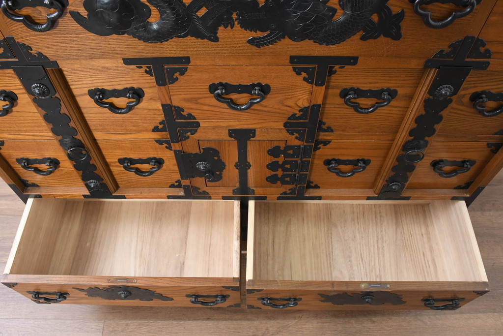中古　美品　堂々とした佇まいが魅力のアンティーク調時代箪笥(収納箪笥、衣装箪笥、整理箪笥、和箪笥、引き出し)(R-084483)
