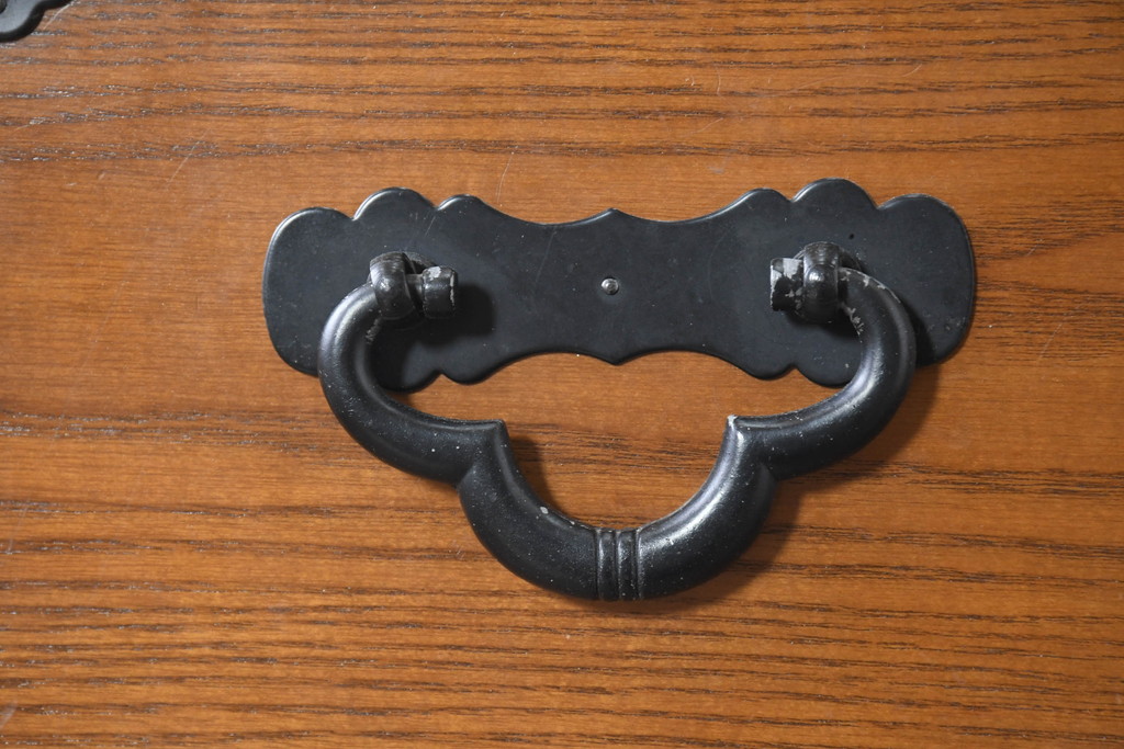 中古　美品　堂々とした佇まいが魅力のアンティーク調時代箪笥(収納箪笥、衣装箪笥、整理箪笥、和箪笥、引き出し)(R-084483)