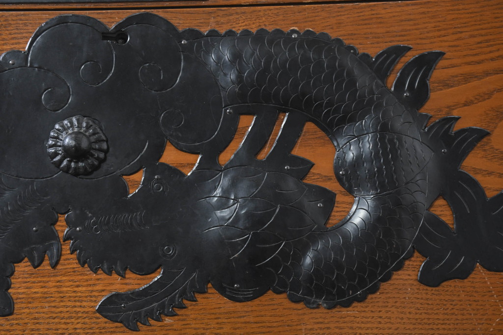 中古　美品　堂々とした佇まいが魅力のアンティーク調時代箪笥(収納箪笥、衣装箪笥、整理箪笥、和箪笥、引き出し)(R-084483)