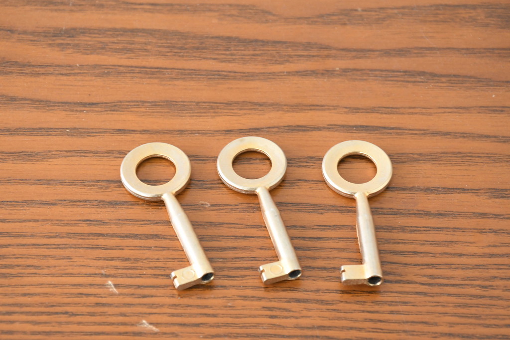 中古　美品　堂々とした佇まいが魅力のアンティーク調時代箪笥(収納箪笥、衣装箪笥、整理箪笥、和箪笥、引き出し)(R-084483)