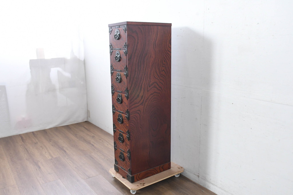 中古　美品　岩谷堂箪笥　希少サイズ!!　力強い杢目と立派な金具が存在感を放つ7段立たんす(縦型、和タンス、整理箪笥、収納箪笥、サイドチェスト)(R-084515)