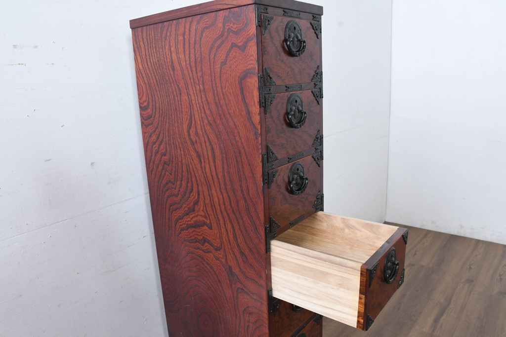 中古　美品　岩谷堂箪笥　希少サイズ!!　力強い杢目と立派な金具が存在感を放つ7段立たんす(縦型、和タンス、整理箪笥、収納箪笥、サイドチェスト)(R-084515)
