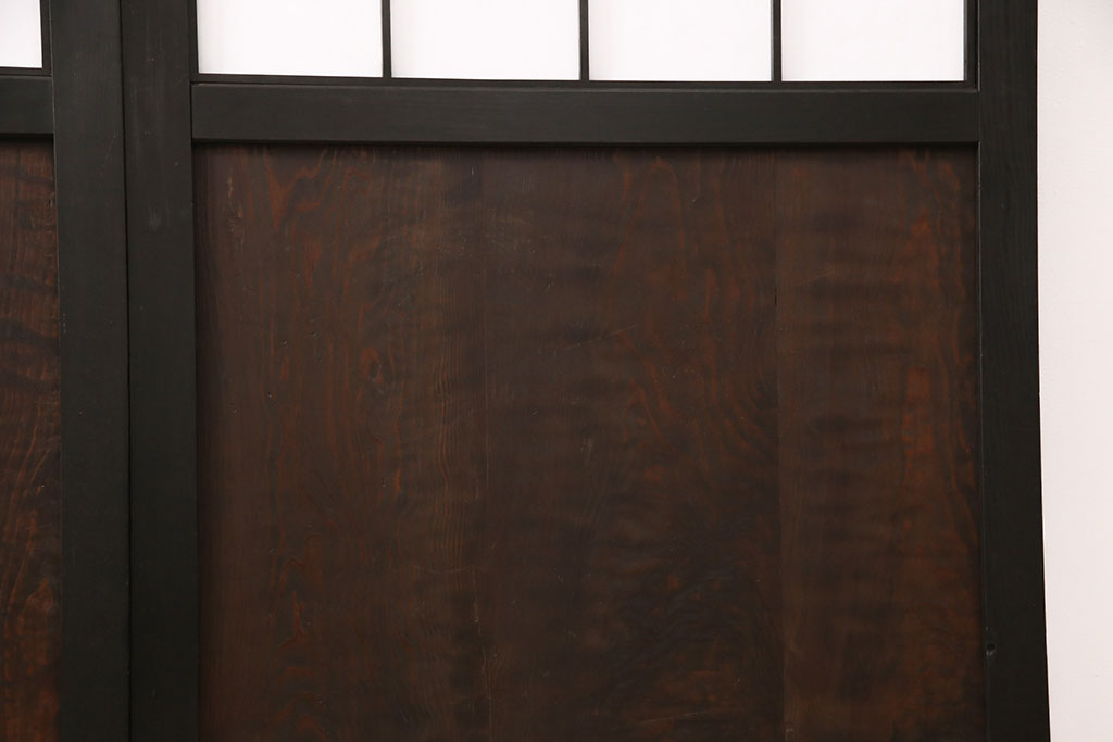 【セミオーダー家具実例】格子帯戸2枚に高品質リペアを施しました。高さと幅をリサイズし、格子裏には障子を貼れるようレーザー加工にて障子桟を製作。現状の色味に合わせた着色で仕上げました。(引き戸、建具)