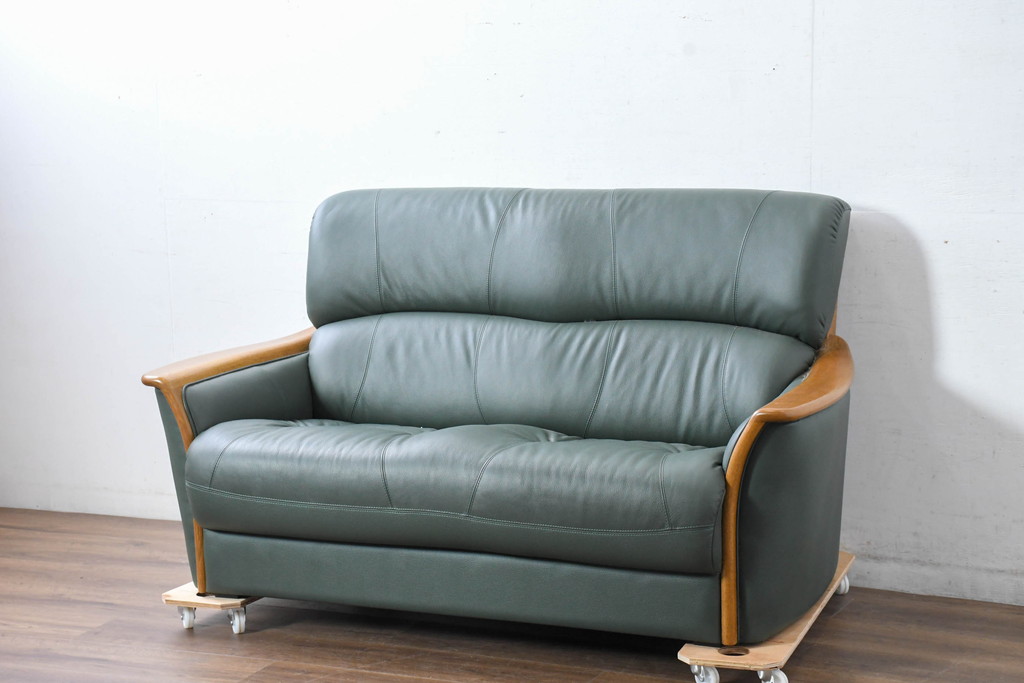 中古　美品!!　浜本工芸　ロングセラー　ベストセラーモデル　№1800　くつろぎの時間におすすめ!どっしりとした存在感のある2人掛けレザーソファ(2P、本革、2人掛けソファ、二人掛け、ラブソファ)(定価約21万円)(R-084327)
