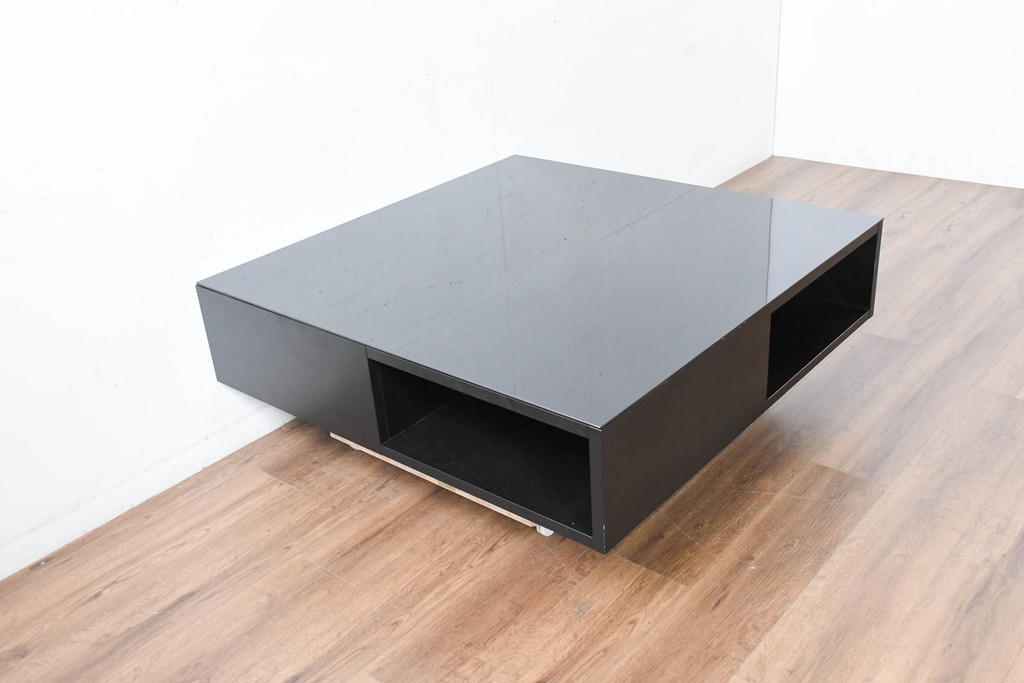 中古　美品　IDC大塚家具　リカルド 115　シンプルながらも洗練されたデザインがモダンな印象を与えるセンターテーブル(ローテーブル、リビングテーブル、座卓)(定価約20万円)(R-084325)
