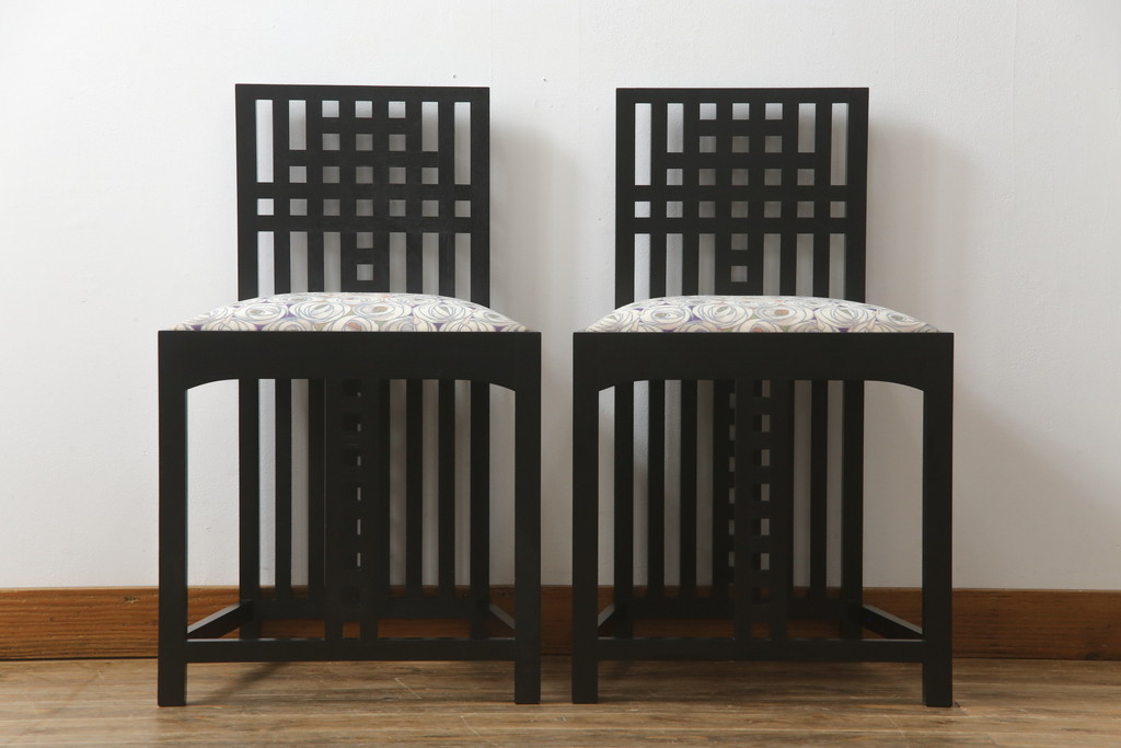中古　美品　大変希少な絶版品　Cassina(カッシーナ)　CHARLES RENNIE MACKINTOSH(チャールズ・レニー・マッキントッシュ)　308 NITSHILL(ニッツヒル) ダイニングチェア2脚セット(椅子、イス)(R-065214)