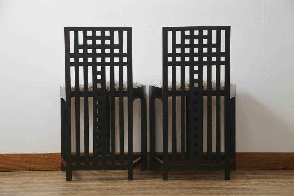 中古　美品　大変希少な絶版品　Cassina(カッシーナ)　CHARLES RENNIE MACKINTOSH(チャールズ・レニー・マッキントッシュ)　308 NITSHILL(ニッツヒル) ダイニングチェア2脚セット(椅子、イス)(R-065214)