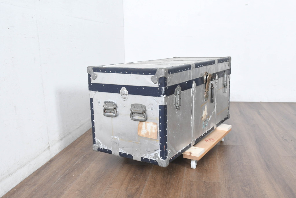 和製ビンテージ　お部屋のアクセントになるジュラルミン船トランク(ジュラルミントランク、舟トランク、アルミトランク、収納、ディスプレイ、ヴィンテージ)(R-084545)