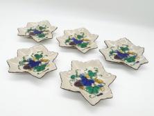 【骨董買取】明治期　九谷焼　二重角福　草花文　変形皿(紅葉型、葉形、中皿、和食器、和皿、四寸七分)を買取ました。