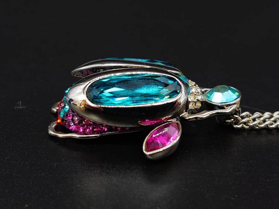 オーストリア　SWAROVSKI(スワロフスキー)　上品な輝きを放つペンダント&スターオーナメント(アクセサリー、首飾り、ネックレス、昆虫、クリスマスデコレーション、アクセサリー、装飾物、星、外箱付き)(R-077776)