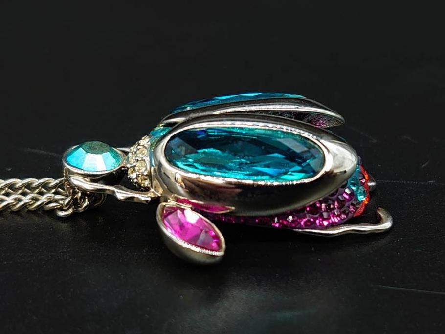 オーストリア　SWAROVSKI(スワロフスキー)　上品な輝きを放つペンダント&スターオーナメント(アクセサリー、首飾り、ネックレス、昆虫、クリスマスデコレーション、アクセサリー、装飾物、星、外箱付き)(R-077776)