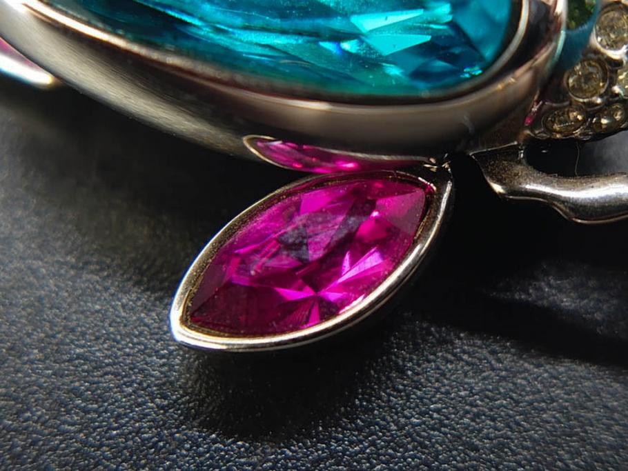 オーストリア　SWAROVSKI(スワロフスキー)　上品な輝きを放つペンダント&スターオーナメント(アクセサリー、首飾り、ネックレス、昆虫、クリスマスデコレーション、アクセサリー、装飾物、星、外箱付き)(R-077776)