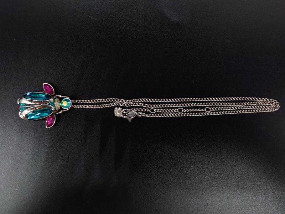 オーストリア　SWAROVSKI(スワロフスキー)　上品な輝きを放つペンダント&スターオーナメント(アクセサリー、首飾り、ネックレス、昆虫、クリスマスデコレーション、アクセサリー、装飾物、星、外箱付き)(R-077776)