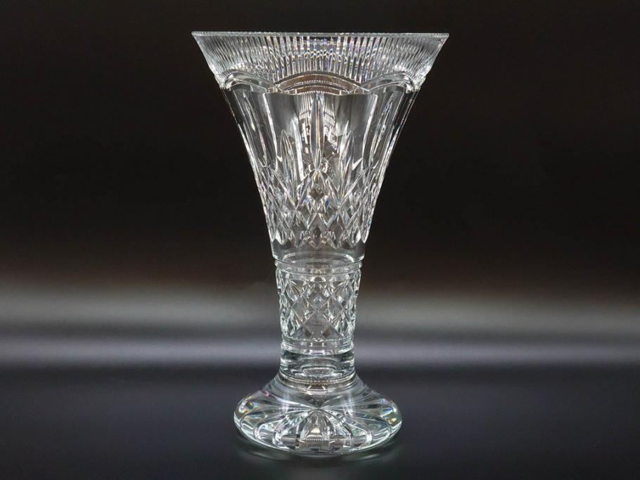 アイルランド　WATERFORD(ウォーターフォード)　カットが美しい気品漂う花瓶(フラワーベース、花入れ、花器、クリスタル)(R-077777)