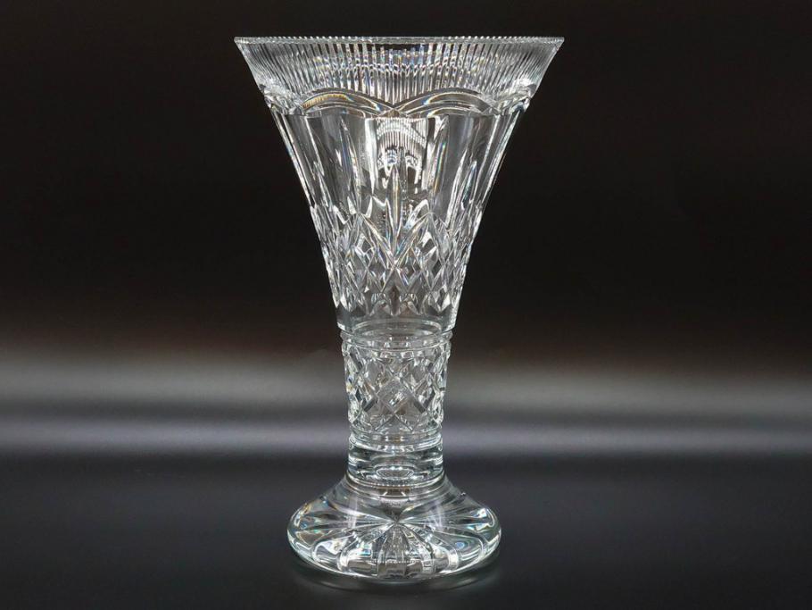アイルランド　WATERFORD(ウォーターフォード)　カットが美しい気品漂う花瓶(フラワーベース、花入れ、花器、クリスタル)(R-077777)