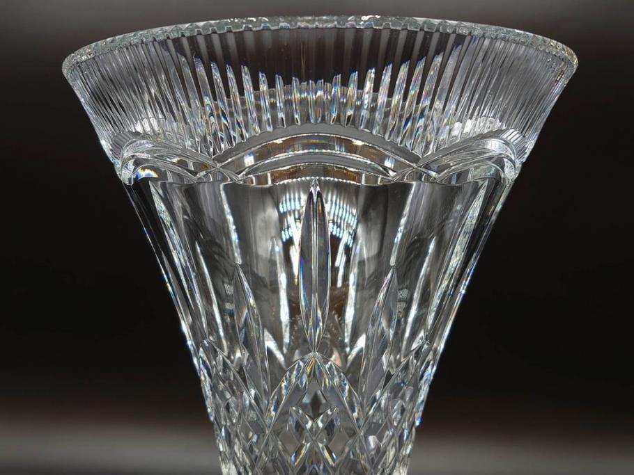アイルランド　WATERFORD(ウォーターフォード)　カットが美しい気品漂う花瓶(フラワーベース、花入れ、花器、クリスタル)(R-077777)