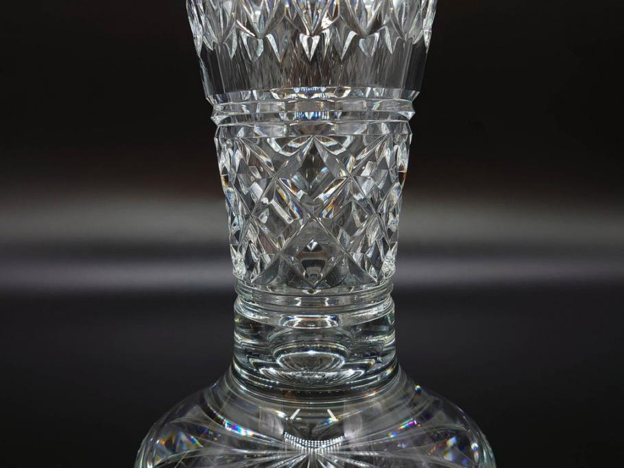 アイルランド　WATERFORD(ウォーターフォード)　カットが美しい気品漂う花瓶(フラワーベース、花入れ、花器、クリスタル)(R-077777)