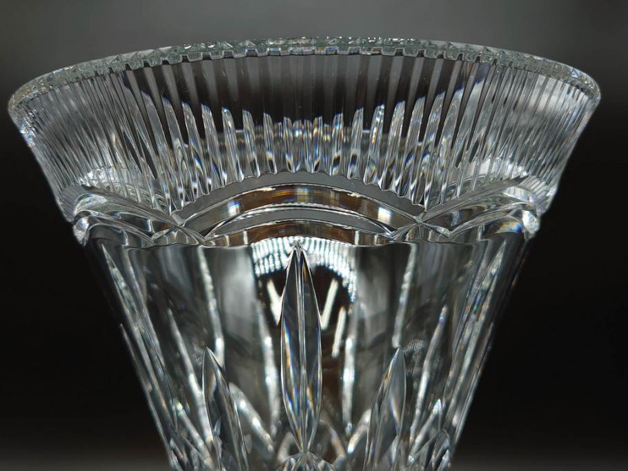 アイルランド　WATERFORD(ウォーターフォード)　カットが美しい気品漂う花瓶(フラワーベース、花入れ、花器、クリスタル)(R-077777)