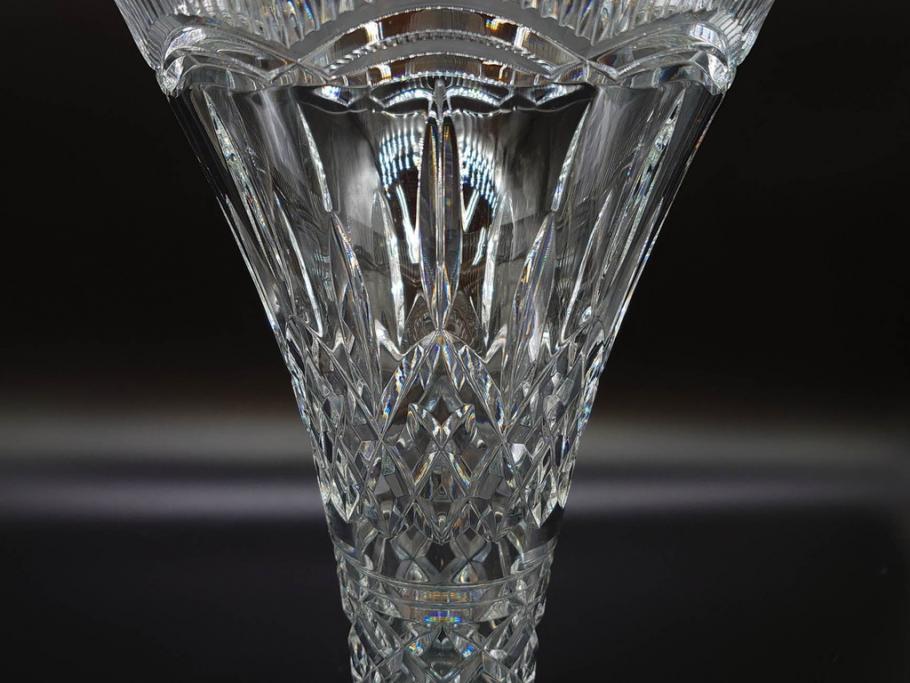 アイルランド　WATERFORD(ウォーターフォード)　カットが美しい気品漂う花瓶(フラワーベース、花入れ、花器、クリスタル)(R-077777)