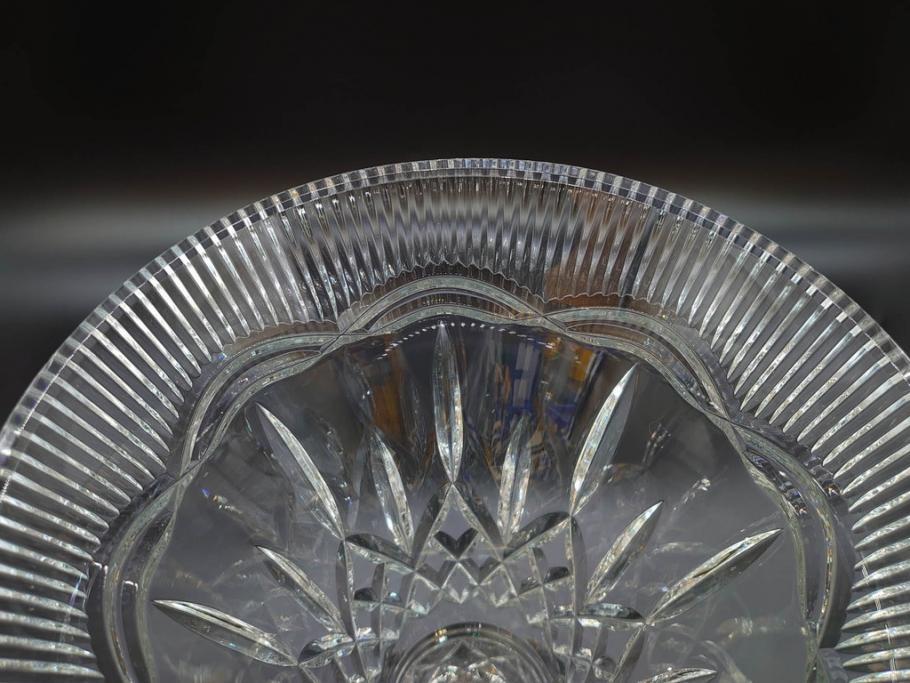 アイルランド　WATERFORD(ウォーターフォード)　カットが美しい気品漂う花瓶(フラワーベース、花入れ、花器、クリスタル)(R-077777)