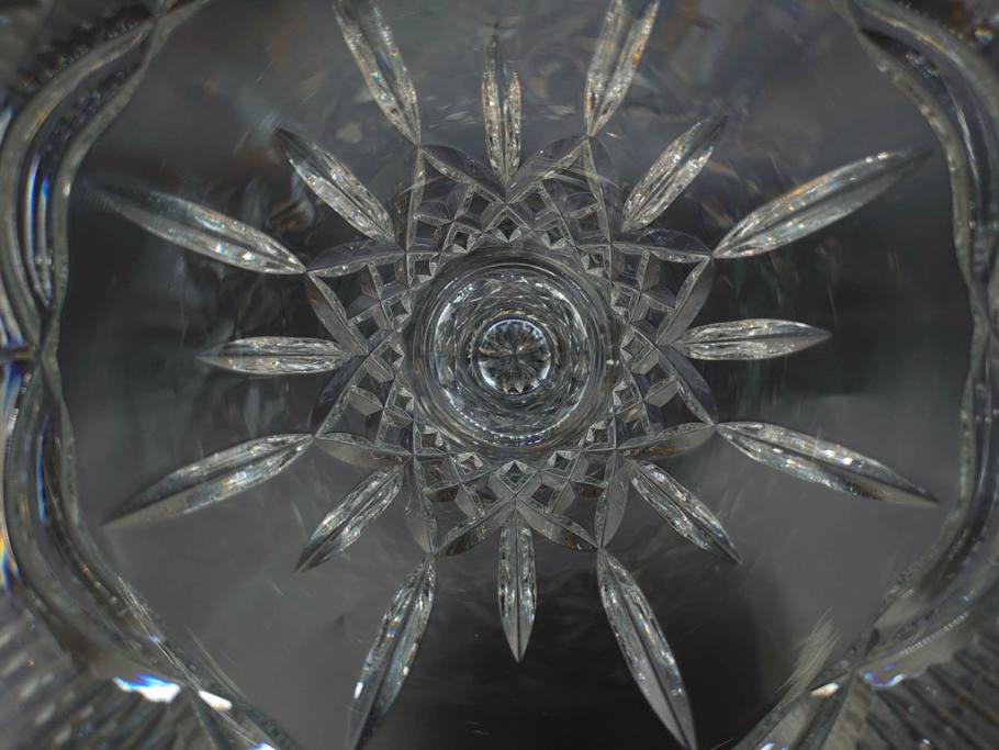 アイルランド　WATERFORD(ウォーターフォード)　カットが美しい気品漂う花瓶(フラワーベース、花入れ、花器、クリスタル)(R-077777)