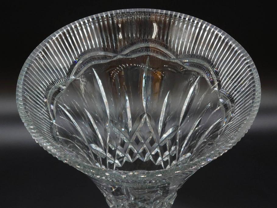 アイルランド　WATERFORD(ウォーターフォード)　カットが美しい気品漂う花瓶(フラワーベース、花入れ、花器、クリスタル)(R-077777)