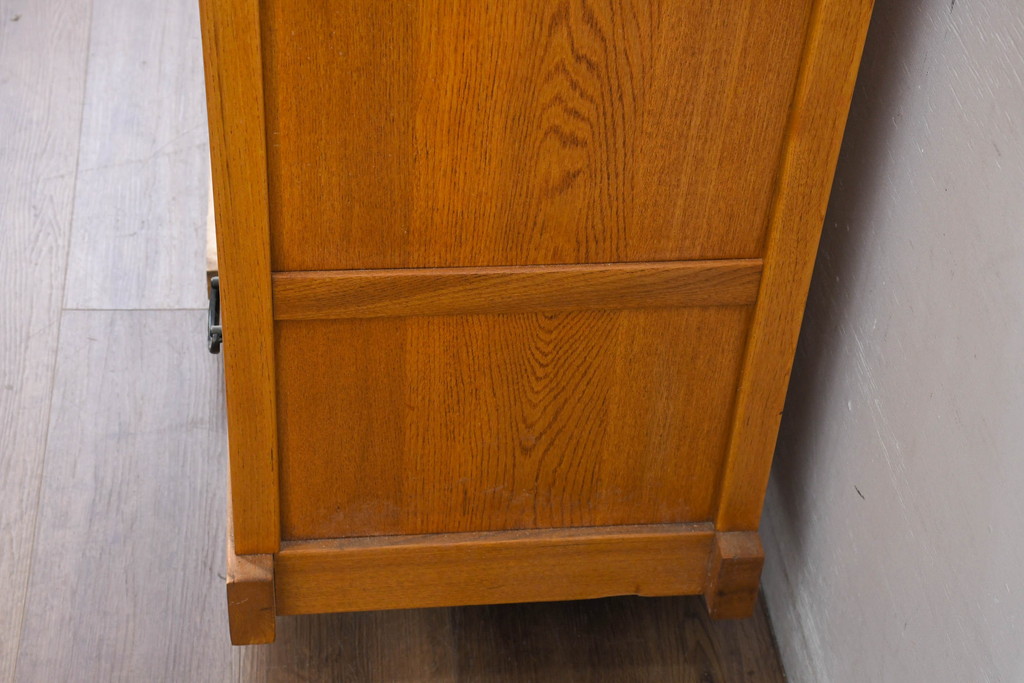 中古　美品　ニレ材　暮らしに和の温もりと重厚な存在感を添える水屋箪笥サイドボード(食器棚、収納棚、戸棚、カップボード、サイドキャビネット)(R-084394)