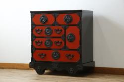 中古　美品　岩谷堂箪笥　美しい朱色の漆塗りが施された小振りな車箪笥(小箪笥、チェスト、引き出し、民芸家具、収納箪笥)(R-082673)