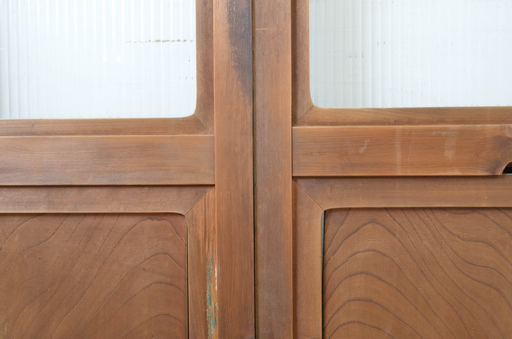 アンティーク建具　腰板欅(ケヤキ)材　モールガラス入り　和洋どちらにも合う両開きドア1対(扉、木製扉、ガラス扉、玄関ドア)(R-063585)
