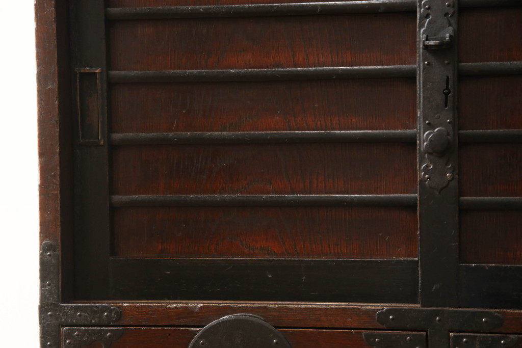 和製アンティーク　三方欅(ケヤキ)材　重厚感のある佇まいが魅力の松本帳場箪笥(時代箪笥、和タンス、収納たんす、整理タンス、引き出し)(R-070065)
