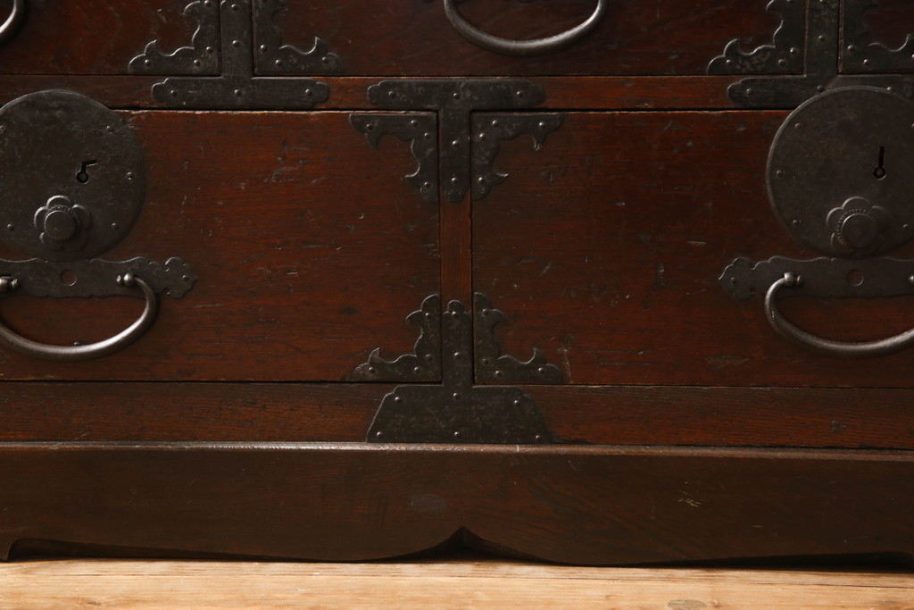 和製アンティーク　三方欅(ケヤキ)材　重厚感のある佇まいが魅力の松本帳場箪笥(時代箪笥、和タンス、収納たんす、整理タンス、引き出し)(R-070065)