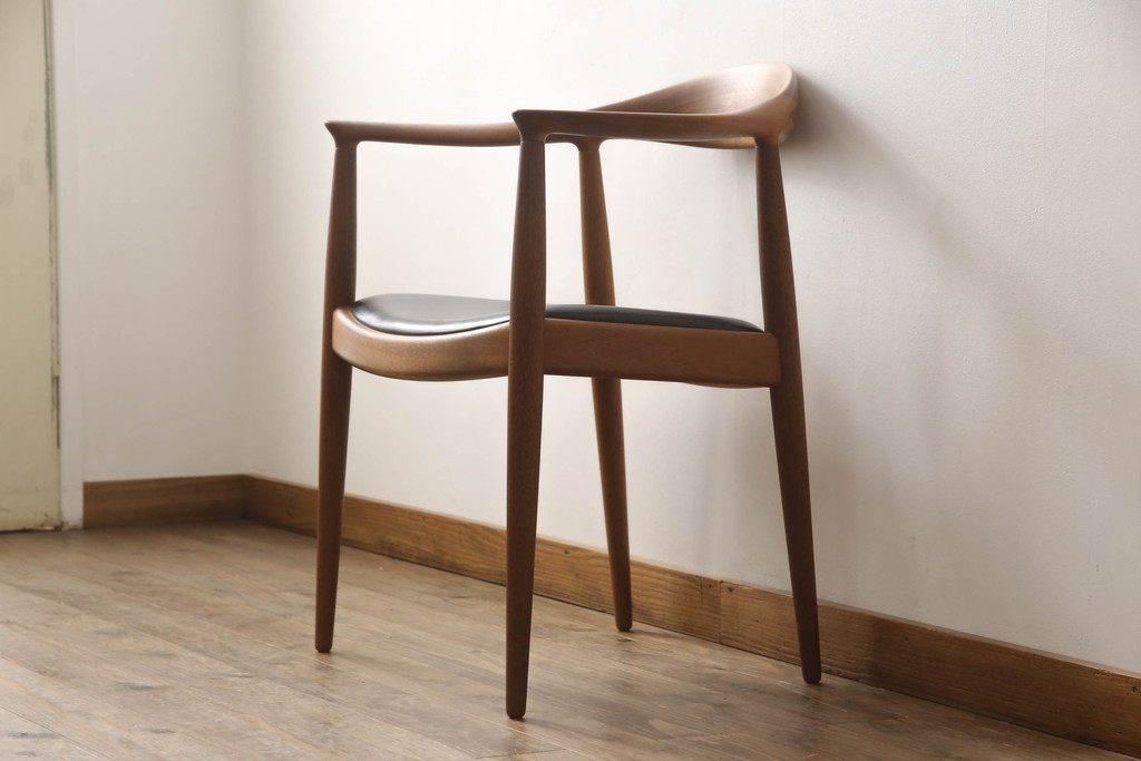 デンマークビンテージ　Johannes Hansen(ヨハネス・ハンセン)　Hans J Wegner(ハンス・J・ウェグナー)デザイン　THE CHAIR(ザ・チェア)　JH503　洗練された佇まいと曲線が美しいチェア(アームチェア、ダイニングチェア、椅子、イス、北欧、ヴィンテージ)(R-070750)