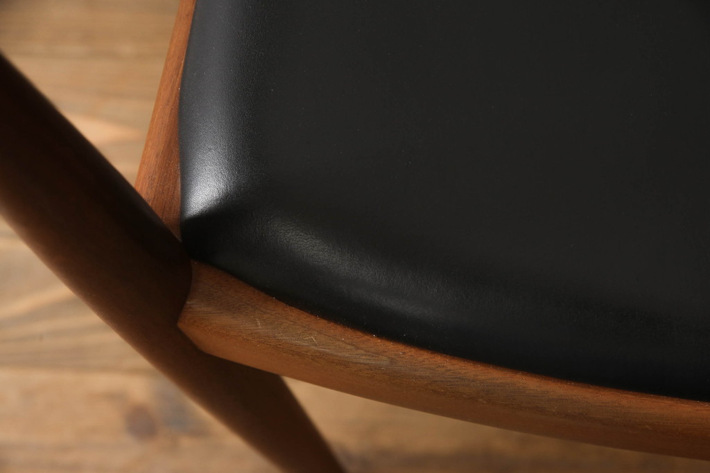 デンマークビンテージ　Johannes Hansen(ヨハネス・ハンセン)　Hans J Wegner(ハンス・J・ウェグナー)デザイン　THE CHAIR(ザ・チェア)　JH503　洗練された佇まいと曲線が美しいチェア(アームチェア、ダイニングチェア、椅子、イス、北欧、ヴィンテージ)(R-070750)