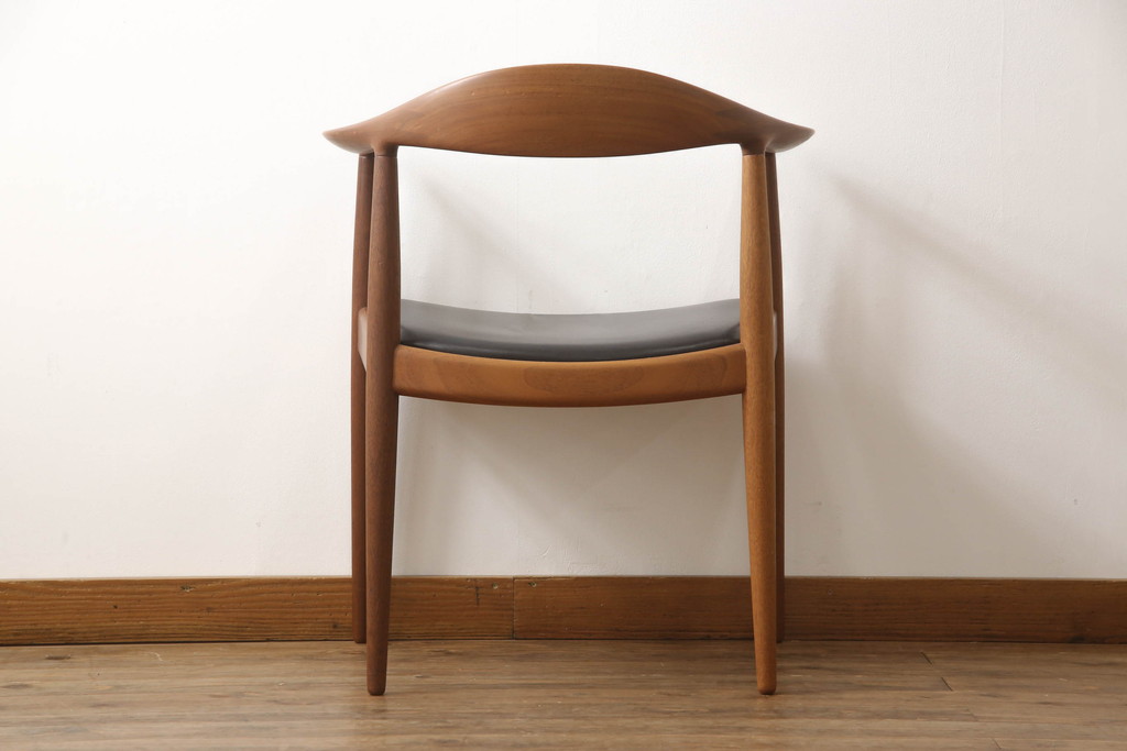 デンマークビンテージ　Johannes Hansen(ヨハネス・ハンセン)　Hans J Wegner(ハンス・J・ウェグナー)デザイン　THE CHAIR(ザ・チェア)　JH503　洗練された佇まいと曲線が美しいチェア(アームチェア、ダイニングチェア、椅子、イス、北欧、ヴィンテージ)(R-070750)