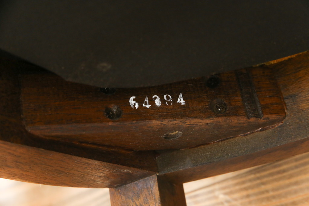 中古　DREXEL HERITAGE(ドレクセルヘリテイジ)　TRIUNE(トライユン)　クラシカルなデザインが魅力的なダイニングチェア4脚セット(サイドチェア、椅子、イス)(R-071461)