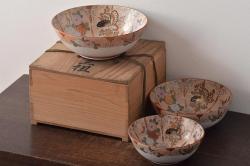 【骨董買取】明治期　九谷焼　花蝶図　赤絵三つ重ね鉢(深鉢、深皿)を買取ました。