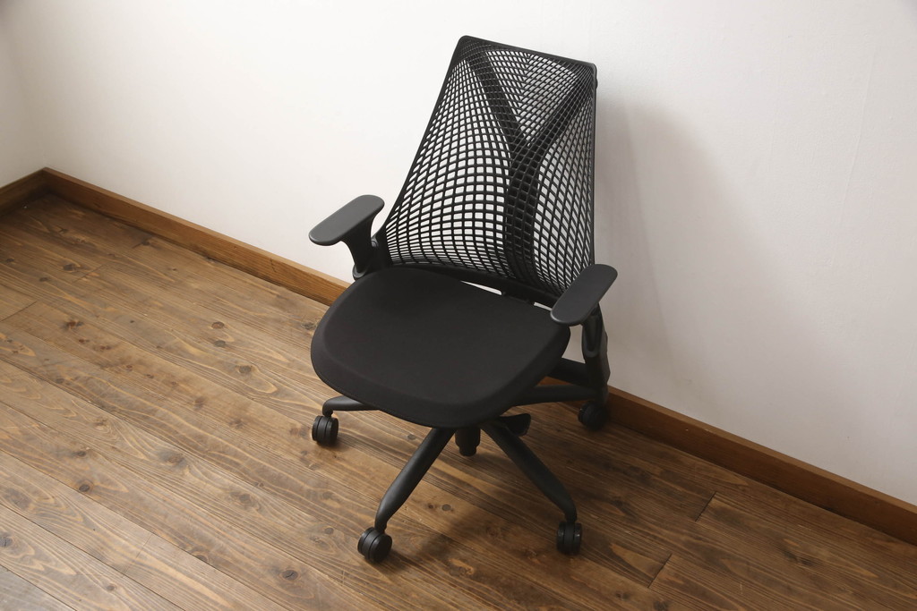 中古　美品　Hermanmiller(ハーマンミラー社)　セイルチェア(SAYL Chair)　立体的な背もたれが印象的なアームチェア(オフィスチェア、ワークチェア)(R-068677)