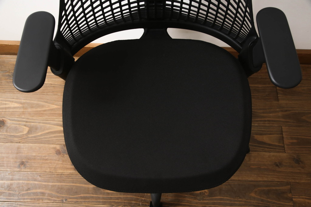 中古　美品　Hermanmiller(ハーマンミラー社)　セイルチェア(SAYL Chair)　立体的な背もたれが印象的なアームチェア(オフィスチェア、ワークチェア)(R-068677)