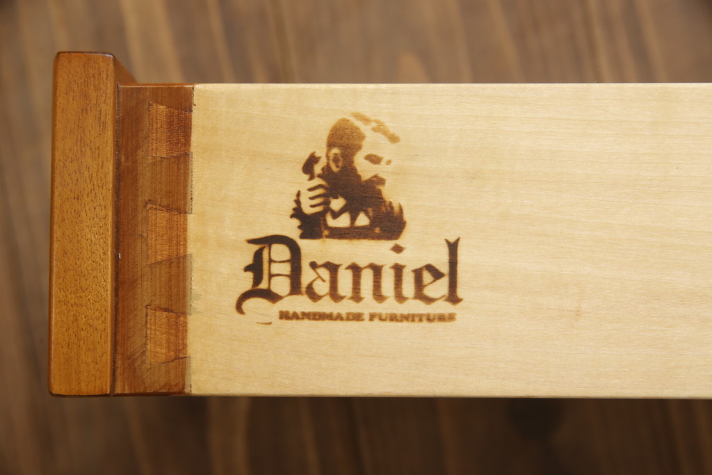 中古　横浜ダニエル(daniel)　温かみのある色合いと上品な佇まいが魅力のドレッサーとスツールのセット(鏡台、ミラー、化粧台)(R-066420)