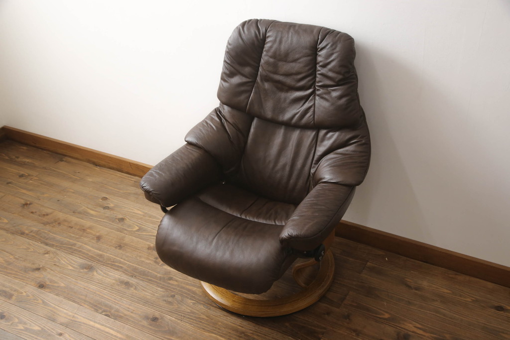 中古　美品　EKORNES(エコーネス)　本革(レザー)　オットマン付き　ストレスレス レノ クラシック(M)(アームチェア、リクライニングチェア、椅子、一人掛けソファ、1Pソファ)(定価約37万9千円)(R-068550)