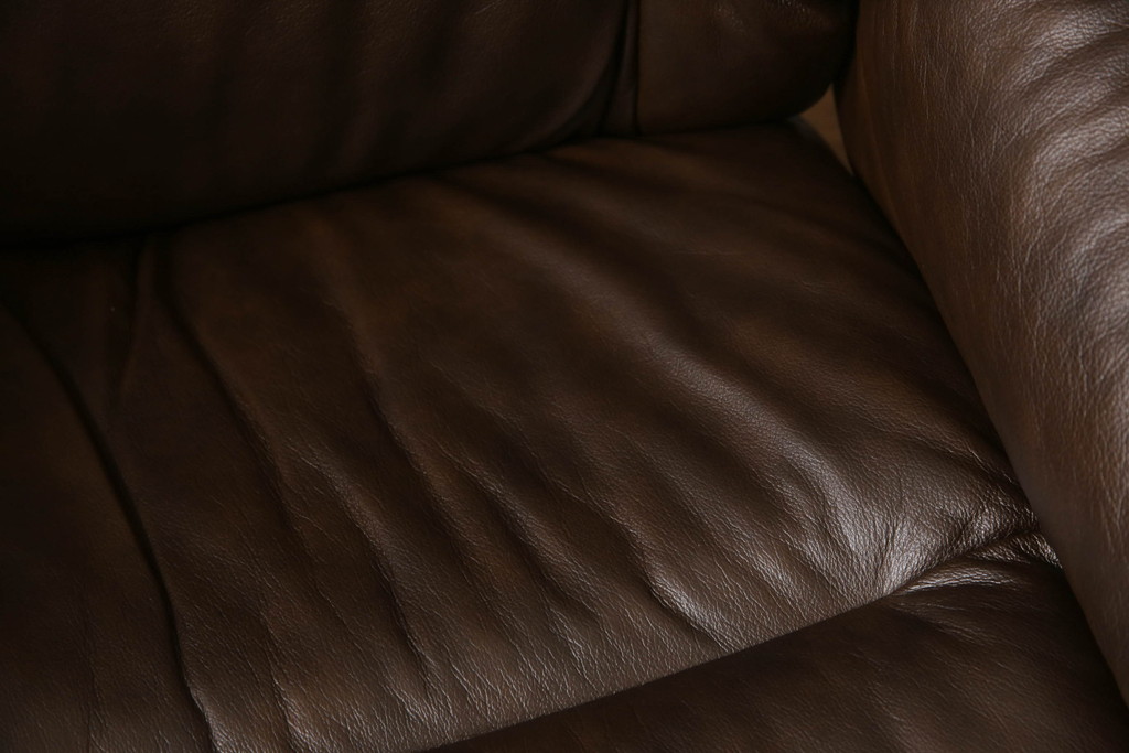 中古　美品　EKORNES(エコーネス)　本革(レザー)　オットマン付き　ストレスレス レノ クラシック(M)(アームチェア、リクライニングチェア、椅子、一人掛けソファ、1Pソファ)(定価約37万9千円)(R-068550)