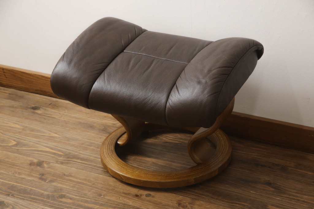 中古　美品　EKORNES(エコーネス)　本革(レザー)　オットマン付き　ストレスレス レノ クラシック(M)(アームチェア、リクライニングチェア、椅子、一人掛けソファ、1Pソファ)(定価約37万9千円)(R-068550)