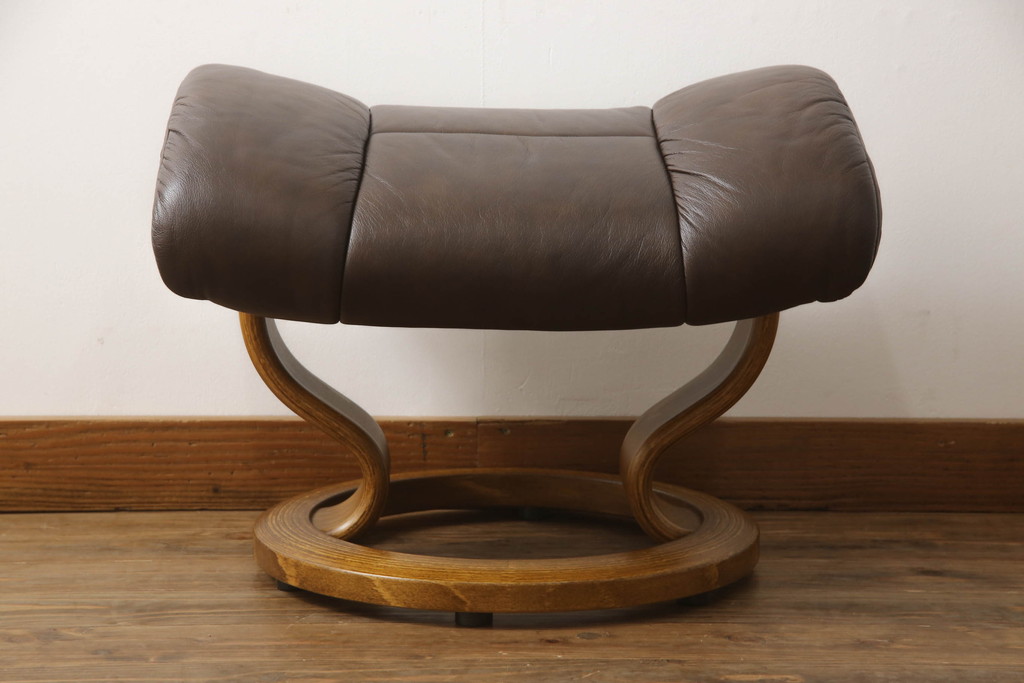 中古　美品　EKORNES(エコーネス)　本革(レザー)　オットマン付き　ストレスレス レノ クラシック(M)(アームチェア、リクライニングチェア、椅子、一人掛けソファ、1Pソファ)(定価約37万9千円)(R-068550)