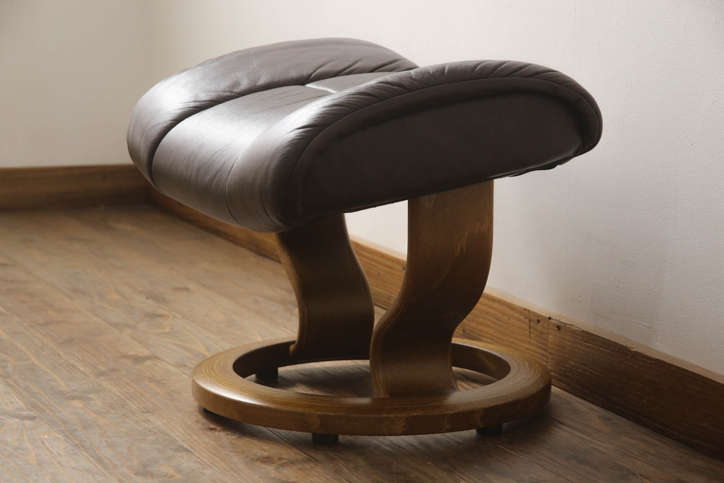 中古　美品　EKORNES(エコーネス)　本革(レザー)　オットマン付き　ストレスレス レノ クラシック(M)(アームチェア、リクライニングチェア、椅子、一人掛けソファ、1Pソファ)(定価約37万9千円)(R-068550)