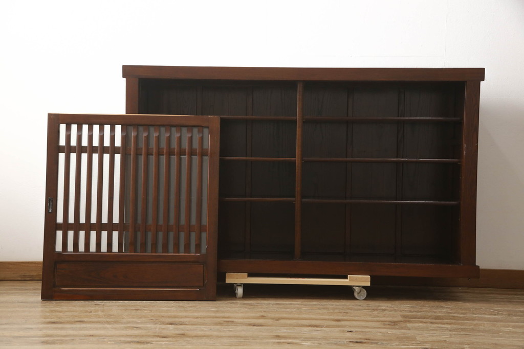 中古　美品　ニレ材　和の空間に取り入れたいシックな水屋箪笥サイドボード(キャビネット、食器棚、戸棚、収納棚)(R-063868)