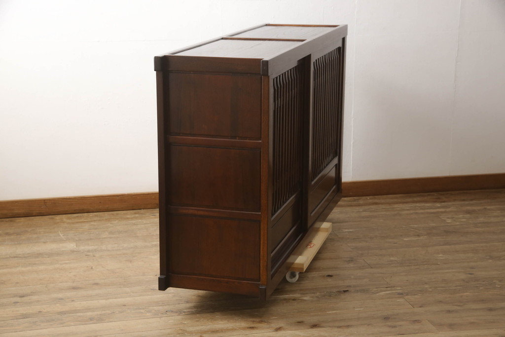 中古　美品　ニレ材　和の空間に取り入れたいシックな水屋箪笥サイドボード(キャビネット、食器棚、戸棚、収納棚)(R-063868)