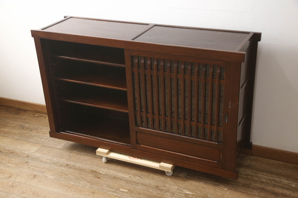 中古　美品　ニレ材　和の空間に取り入れたいシックな水屋箪笥サイドボード(キャビネット、食器棚、戸棚、収納棚)(R-063868)