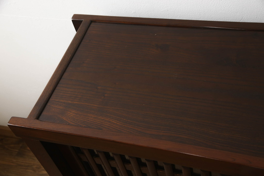 中古　美品　ニレ材　和の空間に取り入れたいシックな水屋箪笥サイドボード(キャビネット、食器棚、戸棚、収納棚)(R-063868)