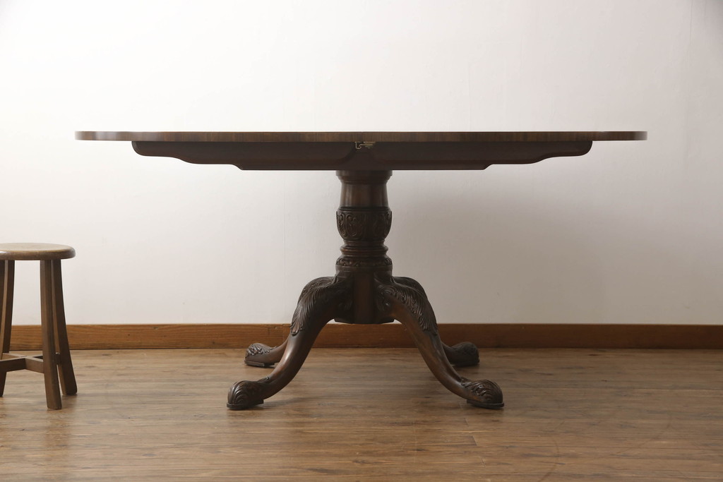 中古　美品　イギリス高級家具　MAITLAND SMITH(メートランドスミス)　天板の杢目と脚先まで凝ったつくりが目を引くダイニングテーブル(エクステンションテーブル、ラウンドテーブル、4人掛け、6人掛け)(定価約100万円)(R-060034)